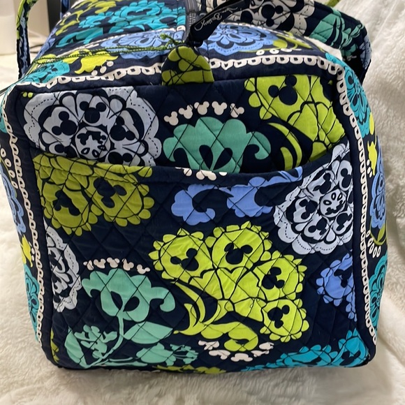 Disney Vera Bradley Duffle in Where’s Mickey - NWT Retired Design - Picture 5 of 10